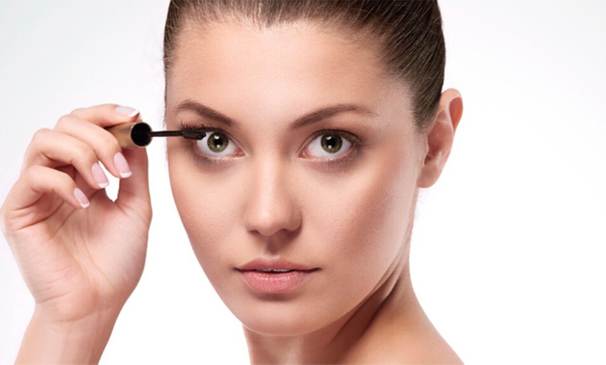 Image 1: Lifting y tinte de pestañas con opción a visagismo y laminado de cejas 