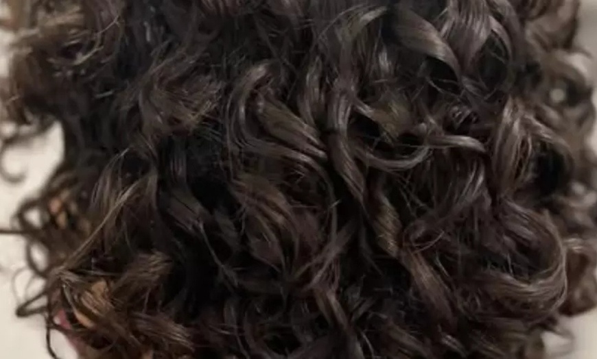 Image 5: Luxury Women’s Haircuts+ Expert Color & Highlights by Danielle Darling
