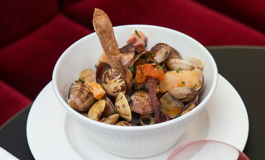 Image 2: Culinaire Italiaanse lunch of diner bij Hotel Riga