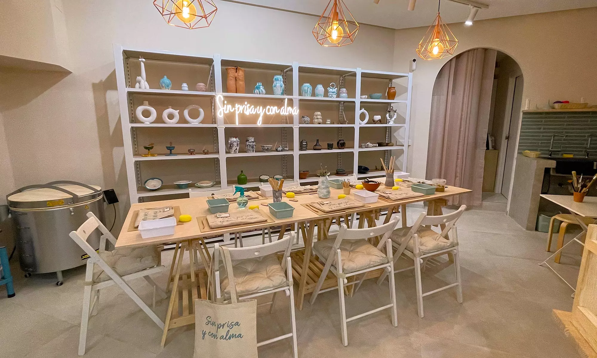 Taller de iniciación a la cerámica para 1 o 2 o workshop vermut para 1 persona con hasta un 41% de descuento - Primary Image