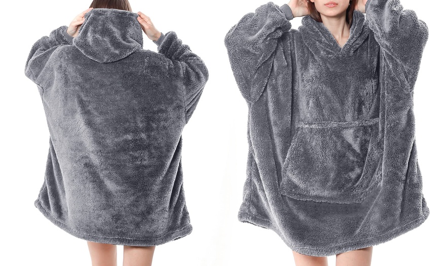 Image 9: Oversized Hoodie Blanket