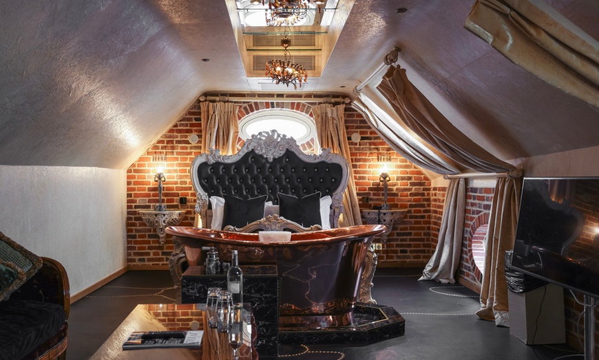 Image 19: 5* Decadent Hotel Break for Two with English or Thai Dining experience