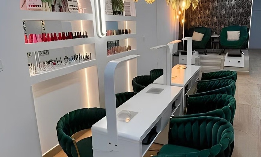 Image 9: Peluquería con lavado, masaje craneal y corte, peinado, tinte o mechas