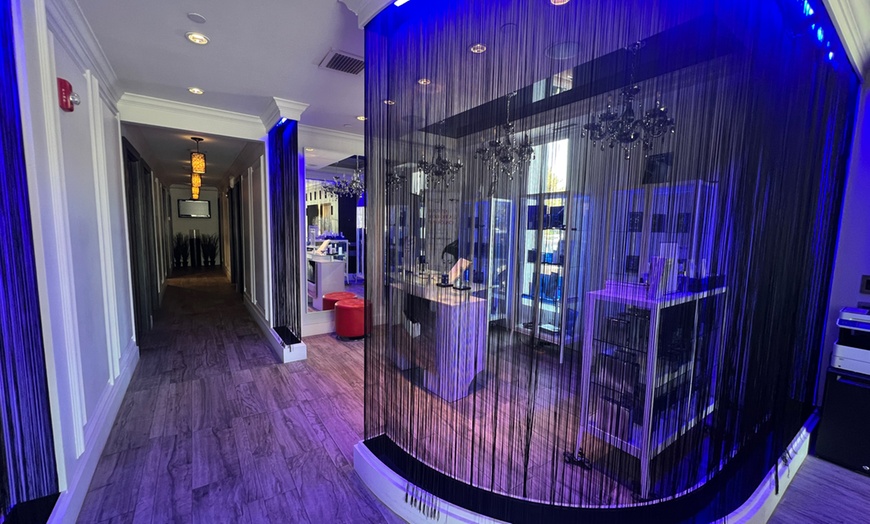 Image 3: One or Two Sessions of 30-Minute Glow Skin Facial 