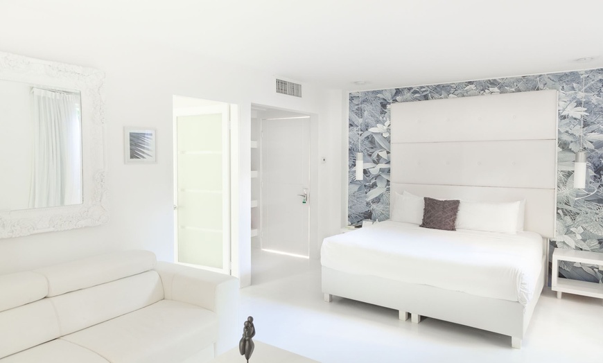 Image 2: ✈ 5-Night Luxe Costa Rica Beach & City Trip with Air & Car