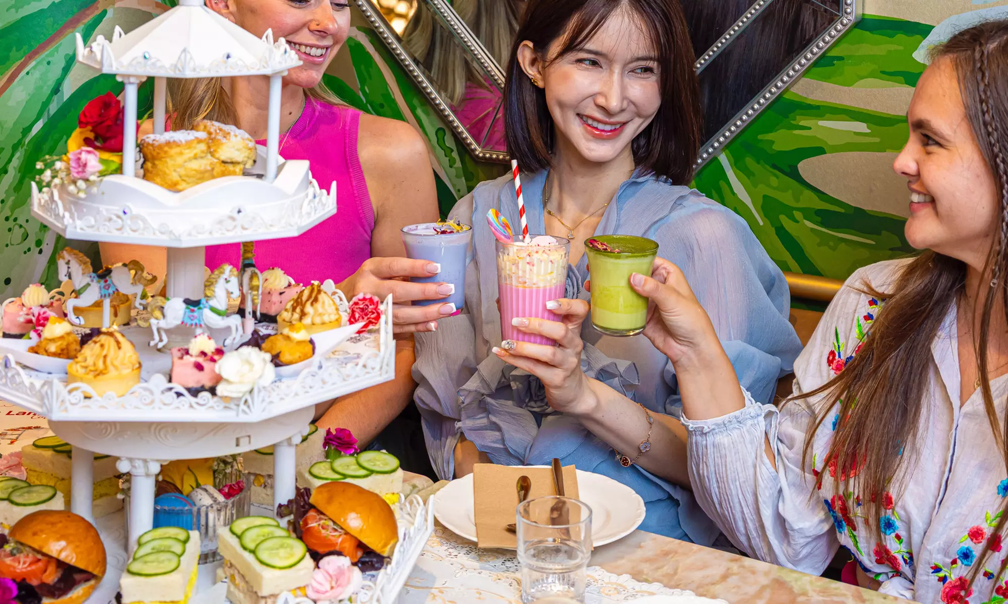 High Tea with Sparkling Wine for 2–4 People