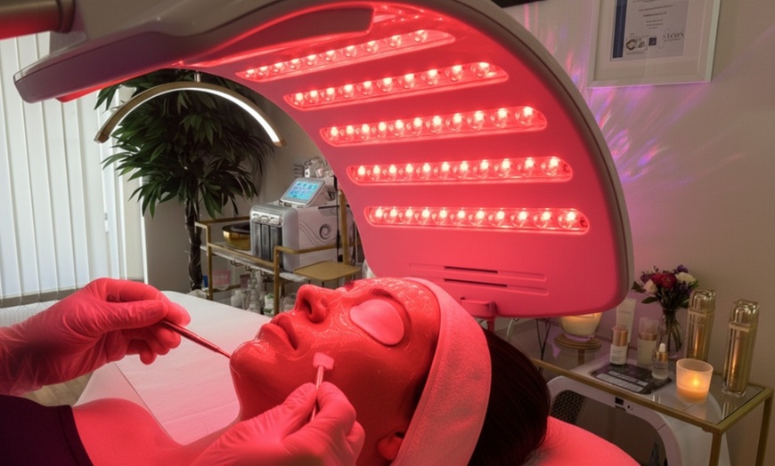 Image 6: Klassische Gesichtsbehandlung oder Aqua-Facial inkl. Wellnesspaket