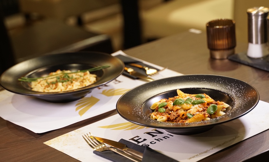 Image 2: Schnitzel nach Wahl inkl. Beilagensalat für 1 bis 4 Personen