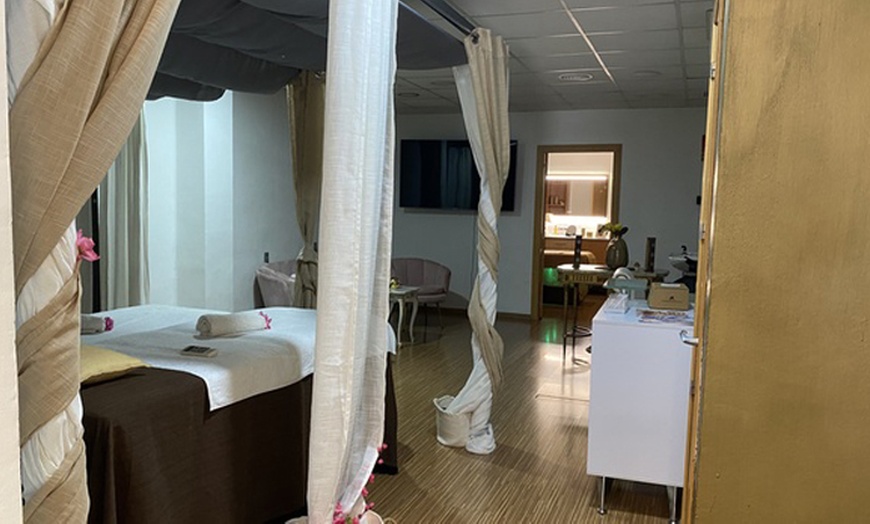 Image 4: 1 o 2 sesiones con radiofrecuencia Indiba y electroestimulación para 1