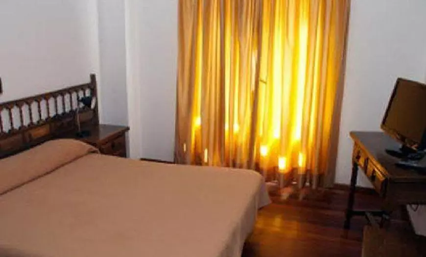 Image 2: Escapada rural a la Villa Termal de Baños de Molgas