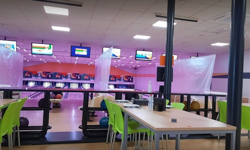 Image 1: Strike! 2 spellen bowlen mét lekkers en natuurlijk de tofste mensen 