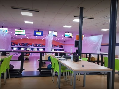 2 personen: 2 spellen bowlen inclusief drankje + snackmix - Helios Bowling