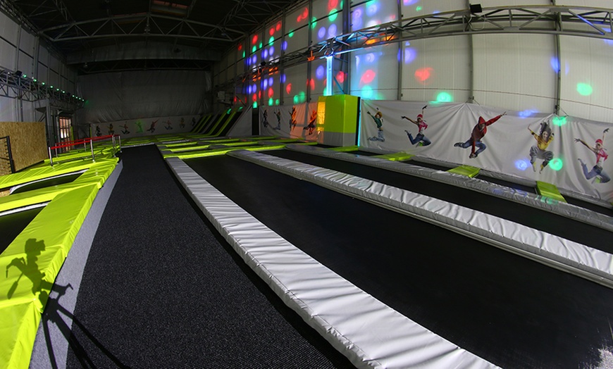 Image 11: Wejście do parku trampolin