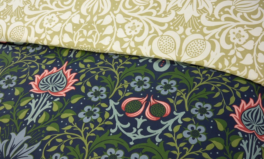 Image 8: Heritage Easy Care Duvet Set