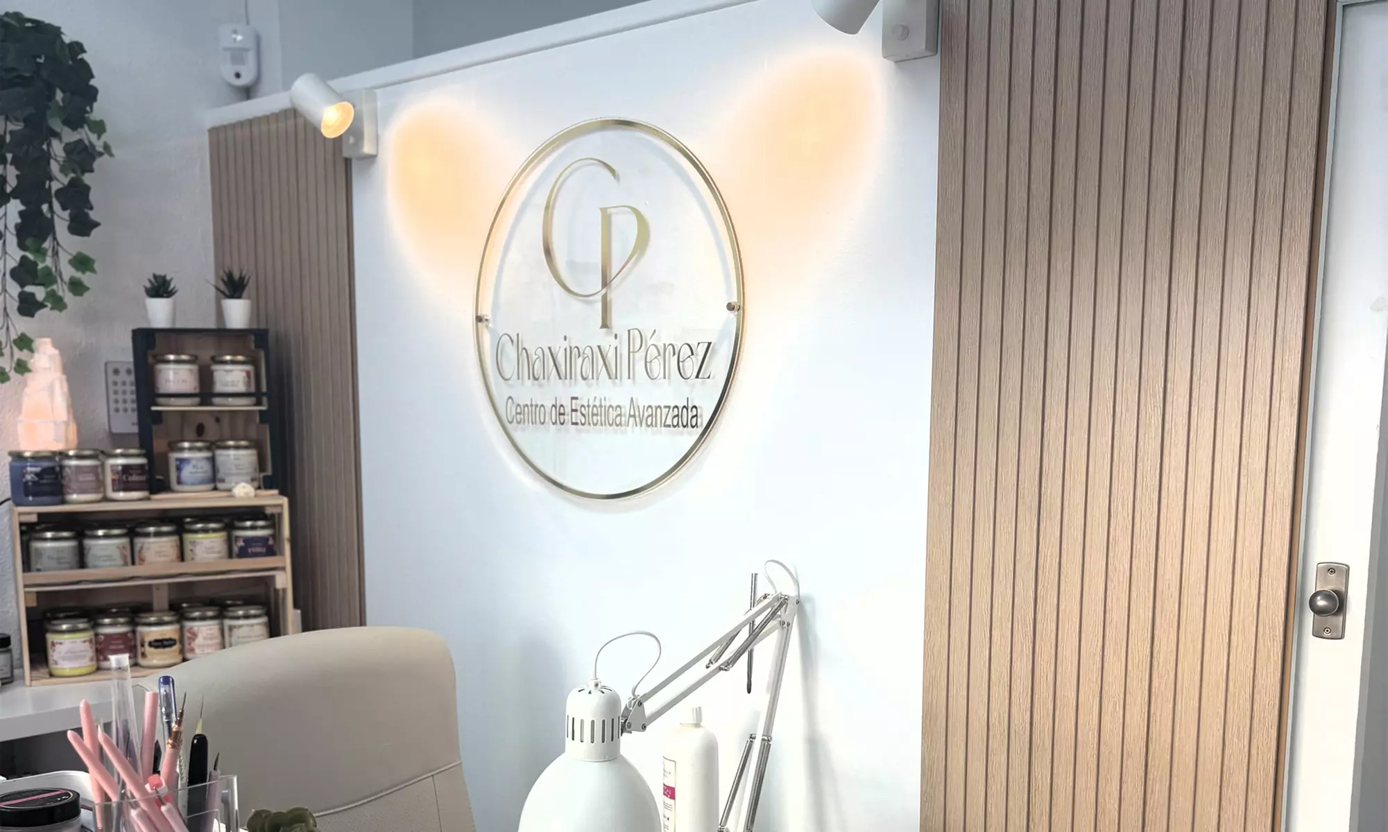 Manicura, pedicura o manipedicura semipermanente con diseño en 1 uña