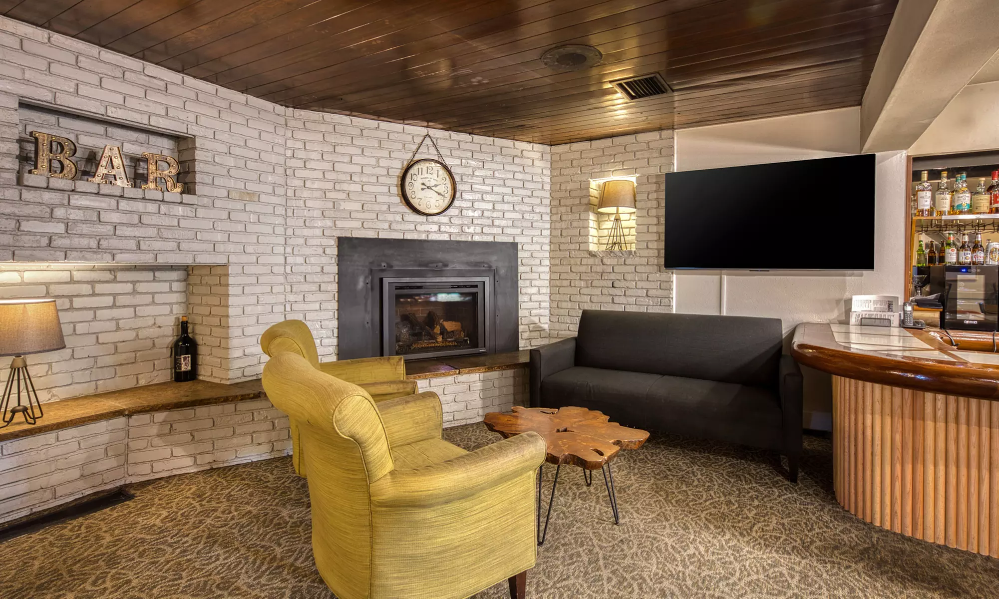 Member Pricing: Relaxing Portland-Area Stay w/ Pool & Free Breakfast