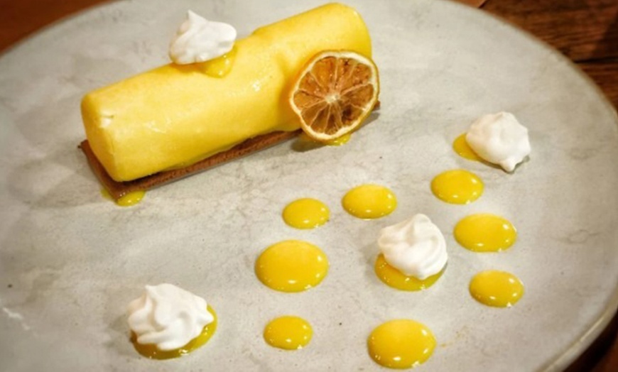 Image 6: Menú mediterráneo con postre y bebida o botella de vino para 2 o 4