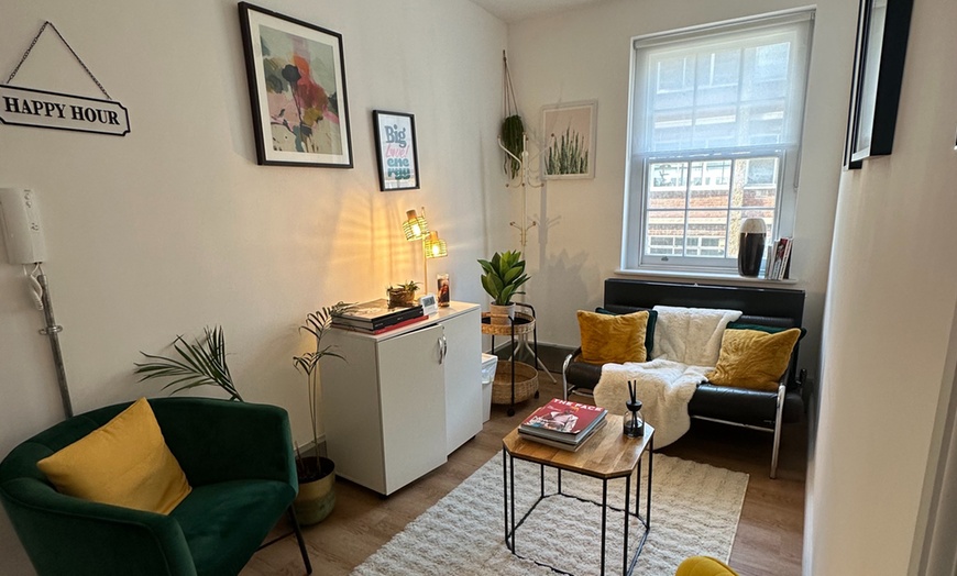 Image 4: Get Glowing Skin: Deep Cleanse Facial - Women only