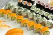 Sushi-Platte mit Vorspeise, Dessert und Getränk für 2 oder 4 Personen (bis zu 33% sparen) - Second Medium