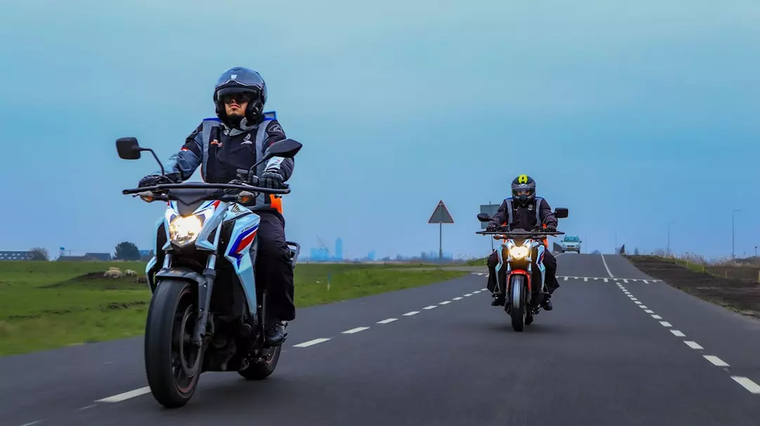 Tijd om gas te geven met een rijbewijs in de pocket: tot 57% korting op motorrijlessen in Rotterdam en Rijswijk - Primary Image