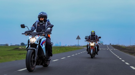 10x motorrijlessen incl. AVD en AVB-examen voor 1 persoon - Rijschool Driving control