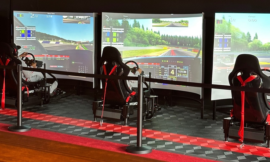 Image 1: Une session GT (30 min) ou F1 (20 min) sur simulateur de course
