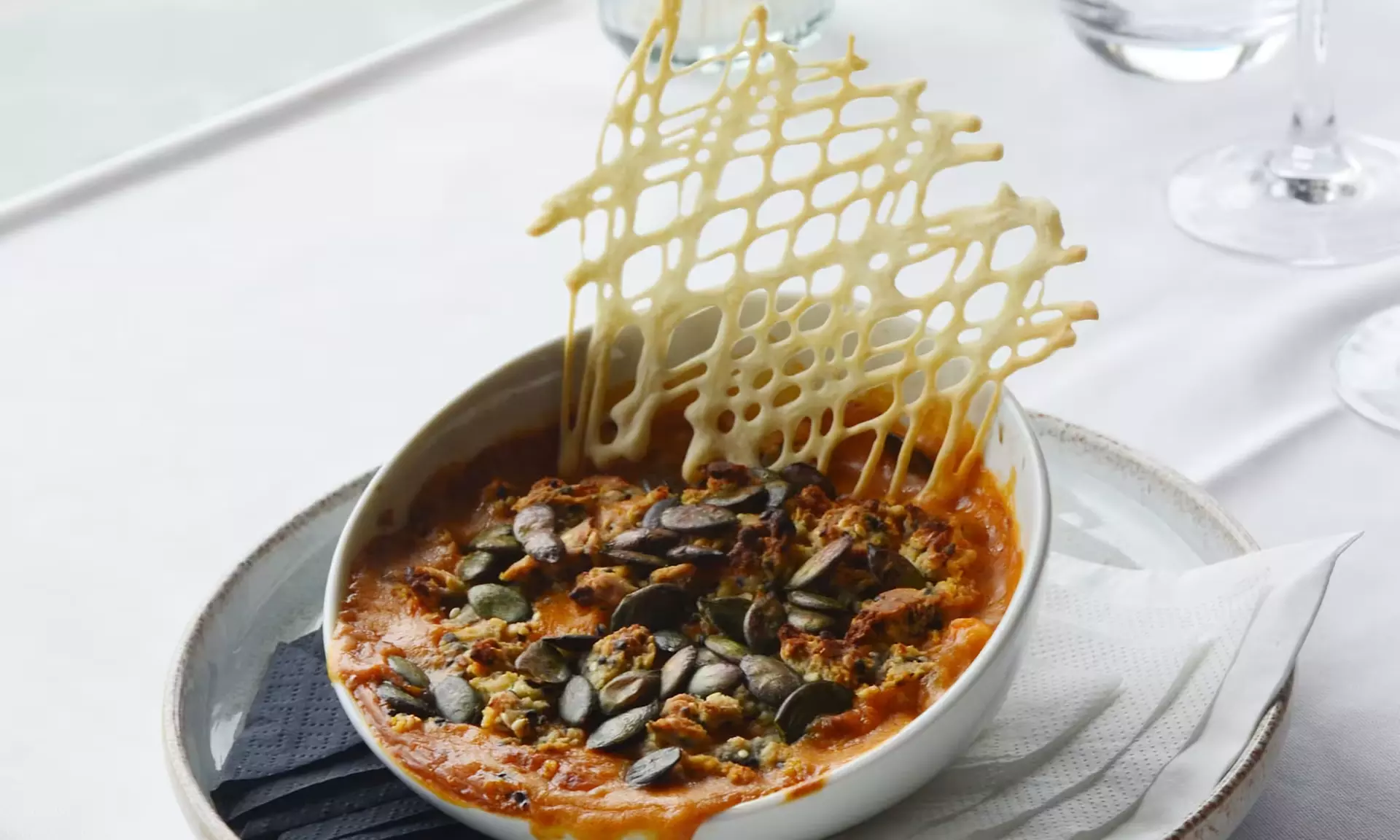 Repas au Quai Liberté : cuisine française authentique sur la Seine