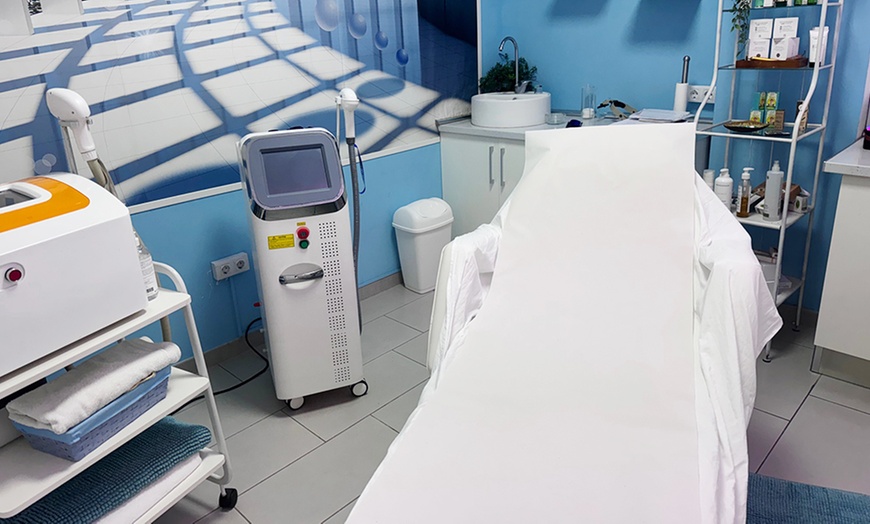 Image 4: Limpieza con microdermoabrasión, radiofrecuencia y masaje facial