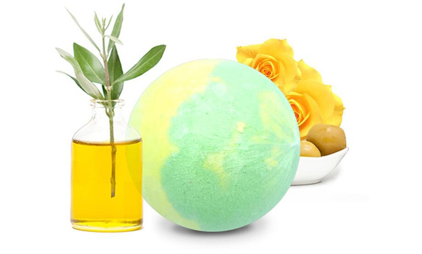 Image 7: Six Scented Bath Bombs