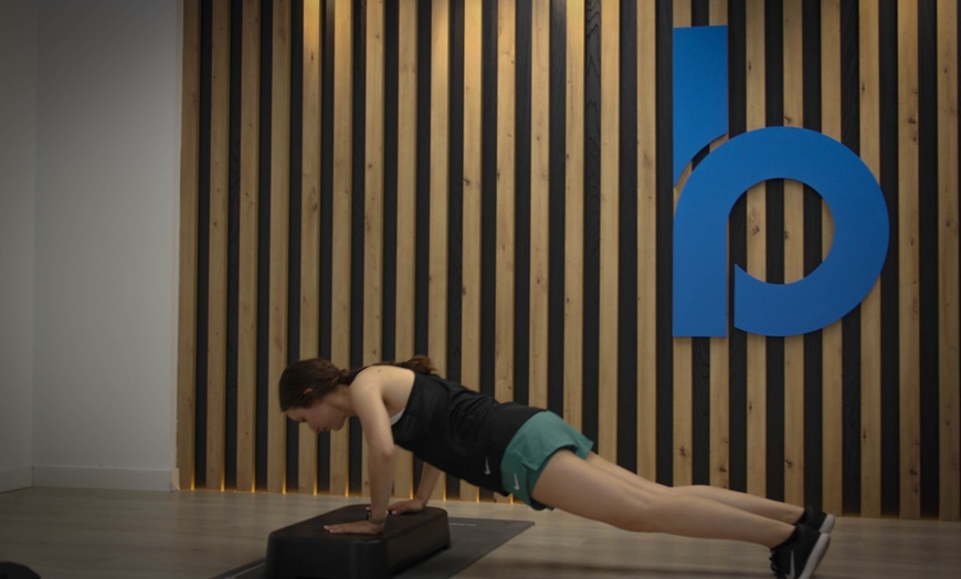 Image 2: 4, 8 o 12 clases de entrenamiento grupales (1 mes) para 1 persona 