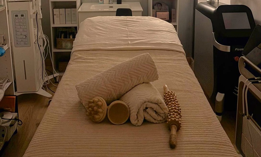 Image 3: Masaje en pareja de 30 o 60 minutos con cava y chocolate