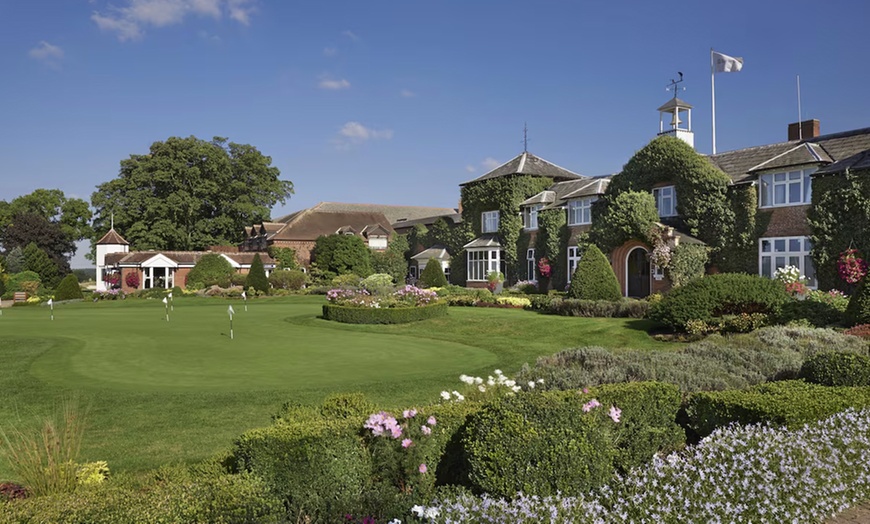 Image 2: North Warwickshire: 4* Stay with Breakfast and 3-Course Buffet Dinner