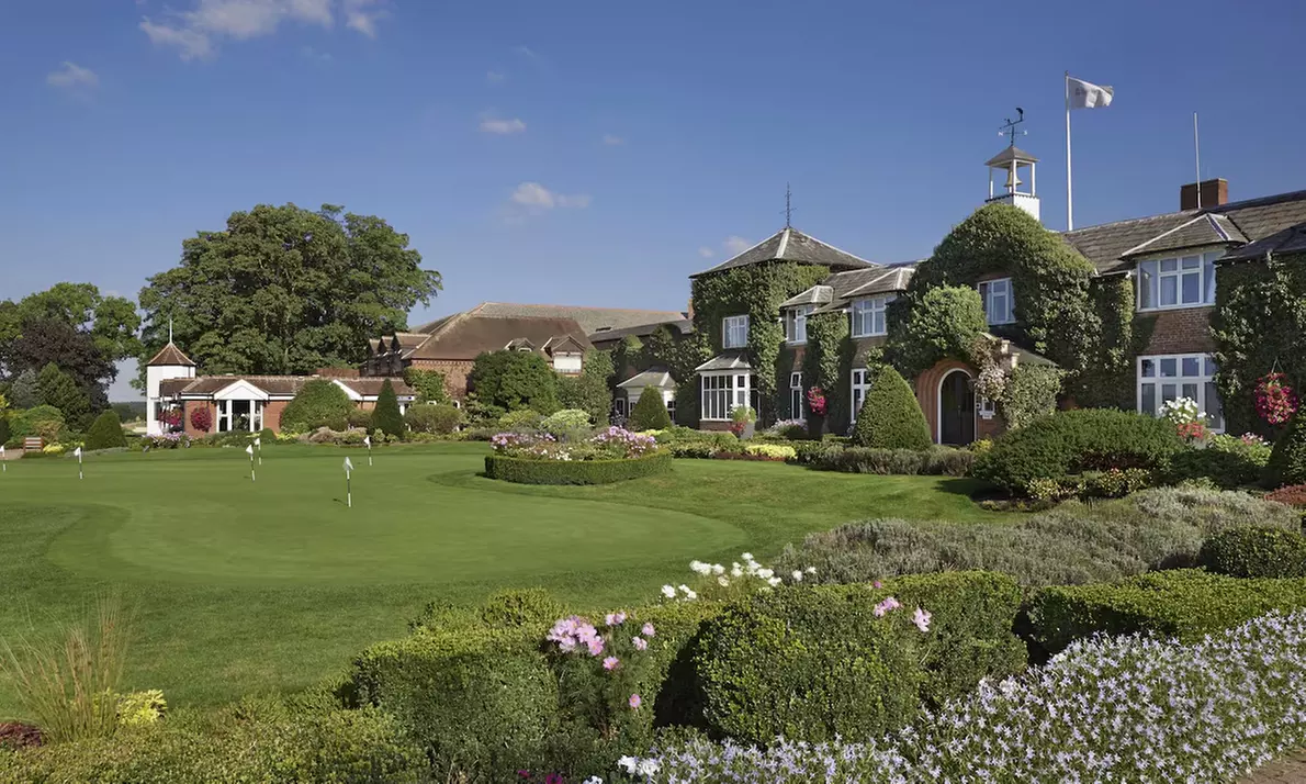 North Warwickshire: 4* Stay with Breakfast and 3-Course Buffet Dinner