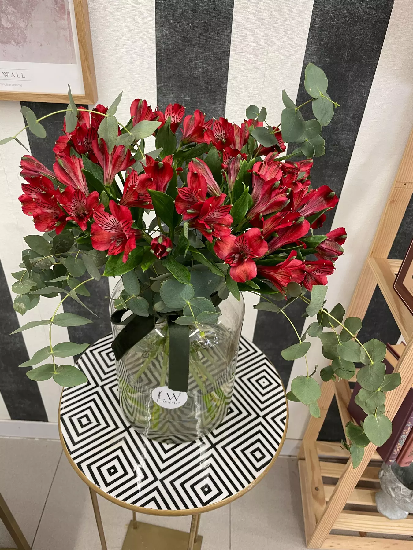 Ramos Luwanda: Especial San Valentín con Bombones y Flores Naturales