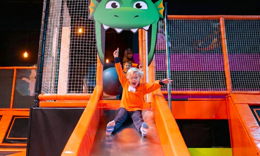 Image 12: 60 minutos de acceso a parque de saltos para 1, 2 o 4 personas