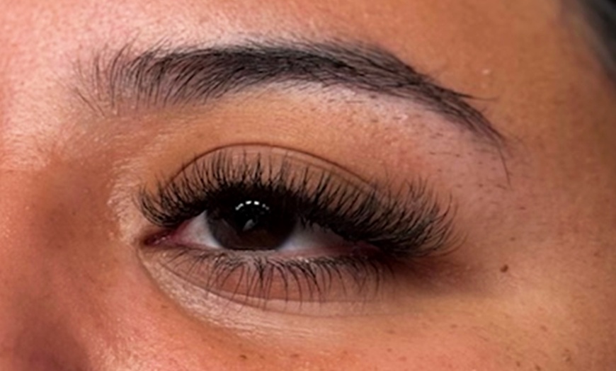 Image 2: Transform Your Look with Classic, Hybrid, or Volume Lash Sets