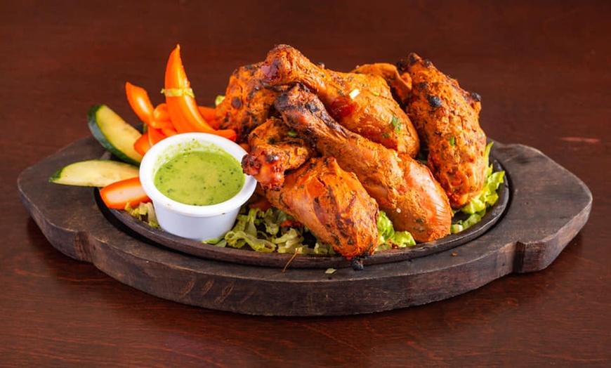 Image 5: Delicious Deals: 20.00 or 40.00 CAD Coupon or Buffet for 2 or 4 People