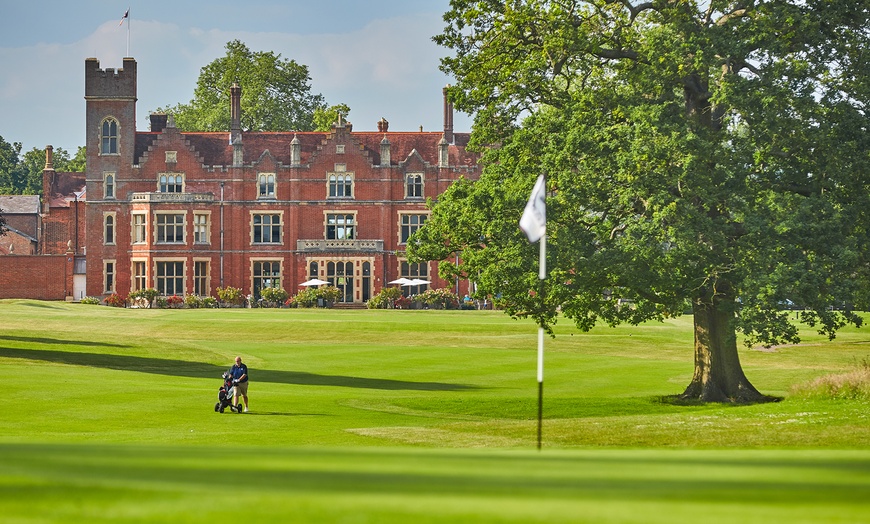 Image 9: Relaxing Spa Day with Dining & Prosecco at Country Club Retreat
