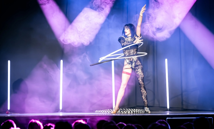 Image 7: 1 Ticket „WOW Varieté“ vom 07. bis 08.11.2025