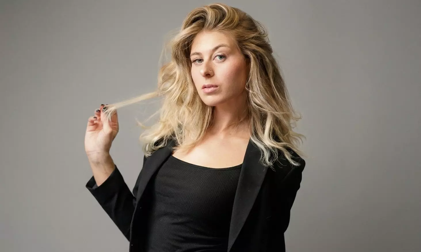 Capture Your Best Look with a 15-Minute Studio Photo Shoot