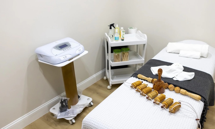 Image 3: 6 Laser Hair Removal Sessions on Small, Medium, Large or XS Large Area