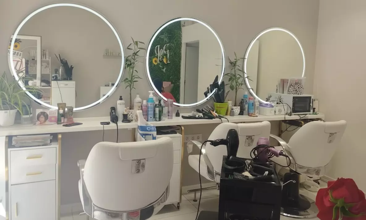 Sesión de peluquería con corte y opción a tinte y mechas para 1