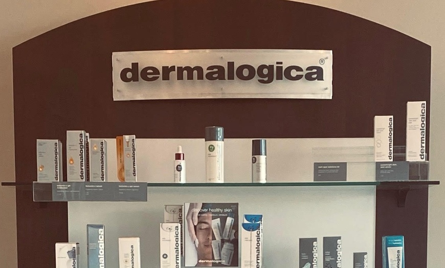 Image 7: Massages with Choice of Elevation & Packages with Massage + Facial