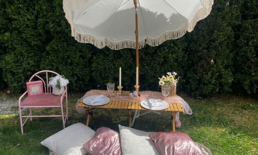 Image 4: Enjoy Picnic Style Dining 2, 2-4, 4-6,/6-8 people, Drinks not included