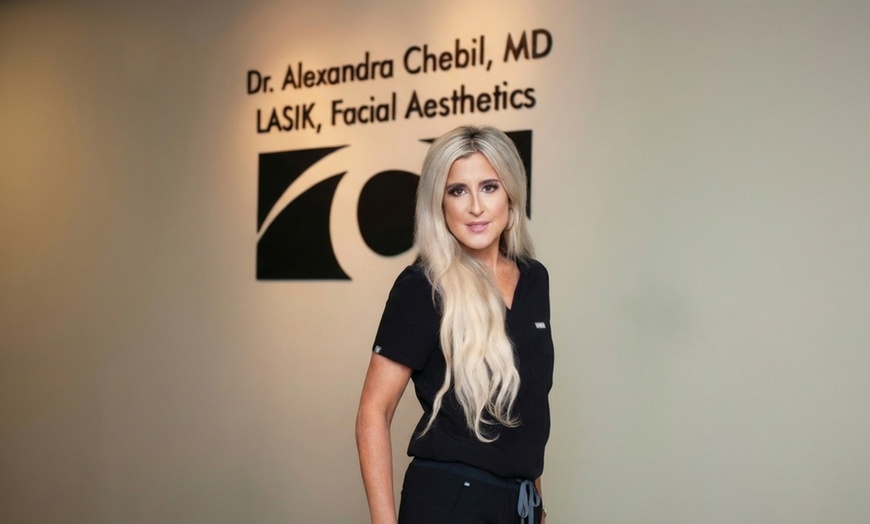 Image 2: Enhance Your Beauty with 20 or 40 Units of Jeuveau Injections