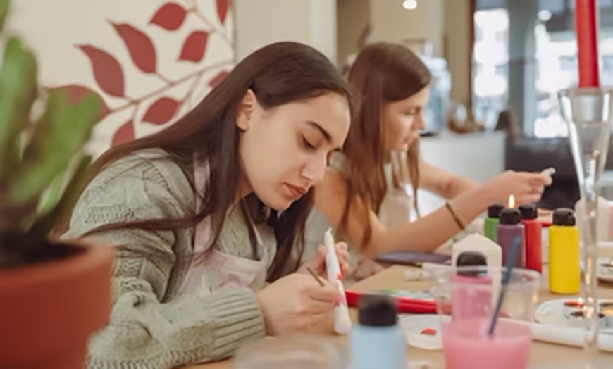 Image 2: Crea tu propia vela con vino o cerveza y tapas para 1 o 2 personas 
