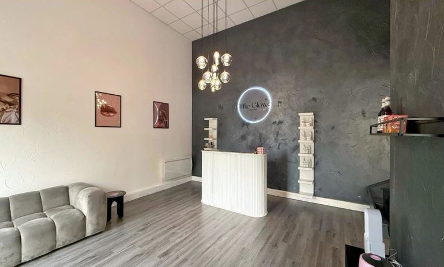 Image 2: Parenthèse détente de 60 minutes chez The Glow Beauty Bar Illkirch