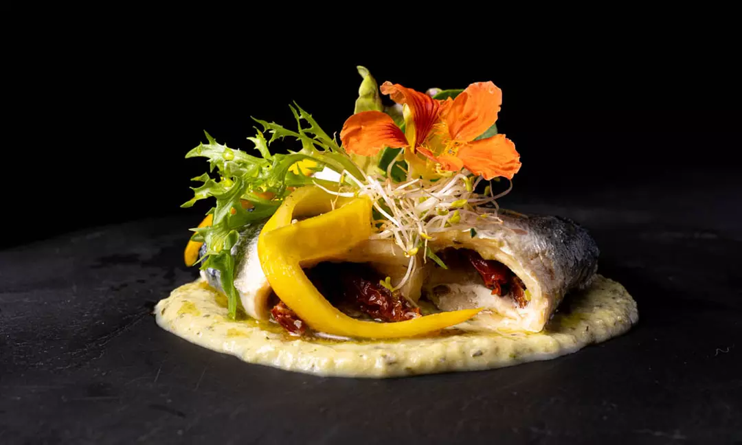 Menu authentique en 4 services au restaurant Le Moulin de la Sambuc