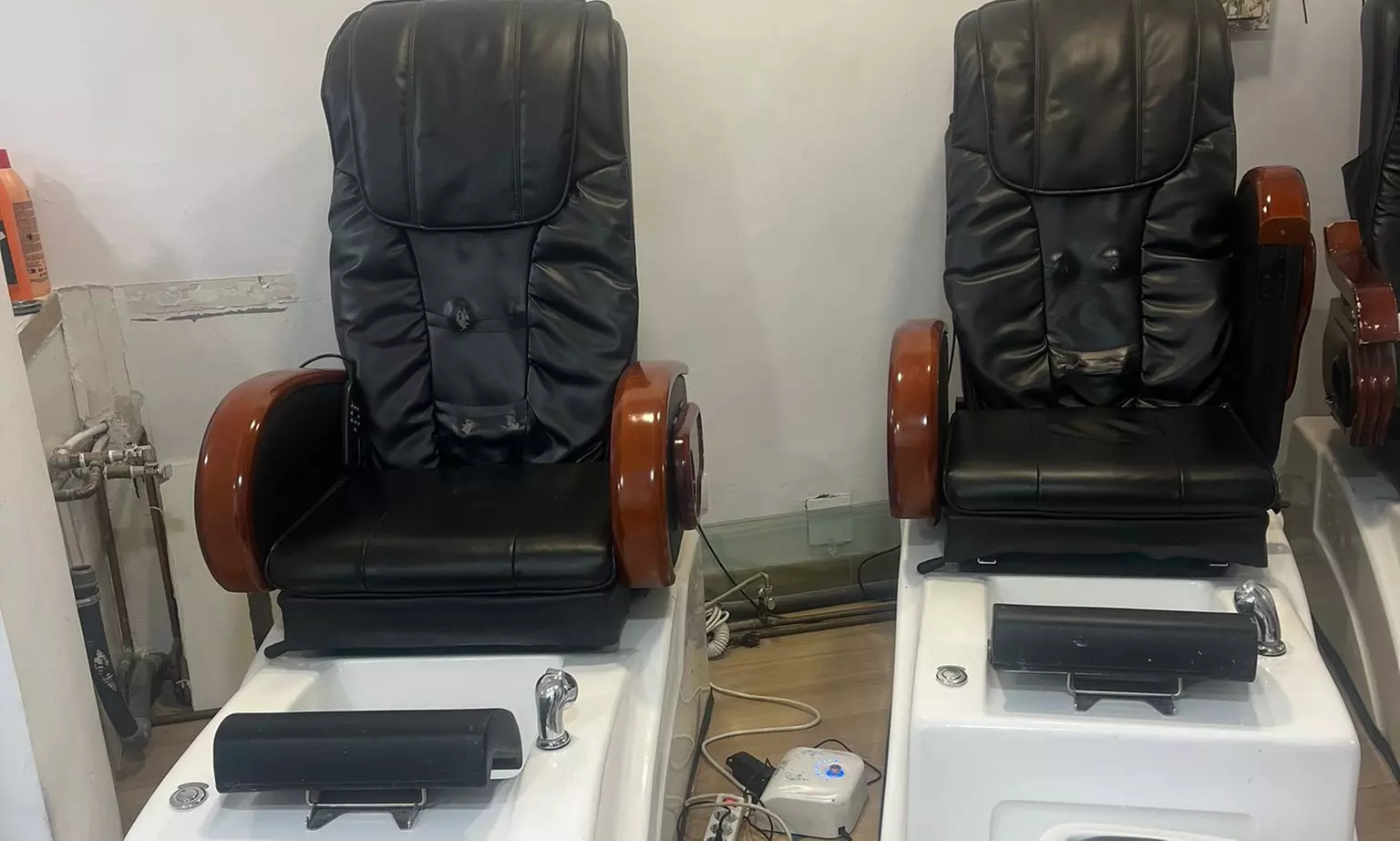 1 o 3 sesiones de manicura y/o pedicura convencional o semipermanente