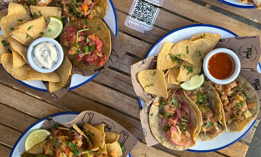 Image 4: Menú de burritos con nachos, burritos y bebidas para 2 o 4 personas 